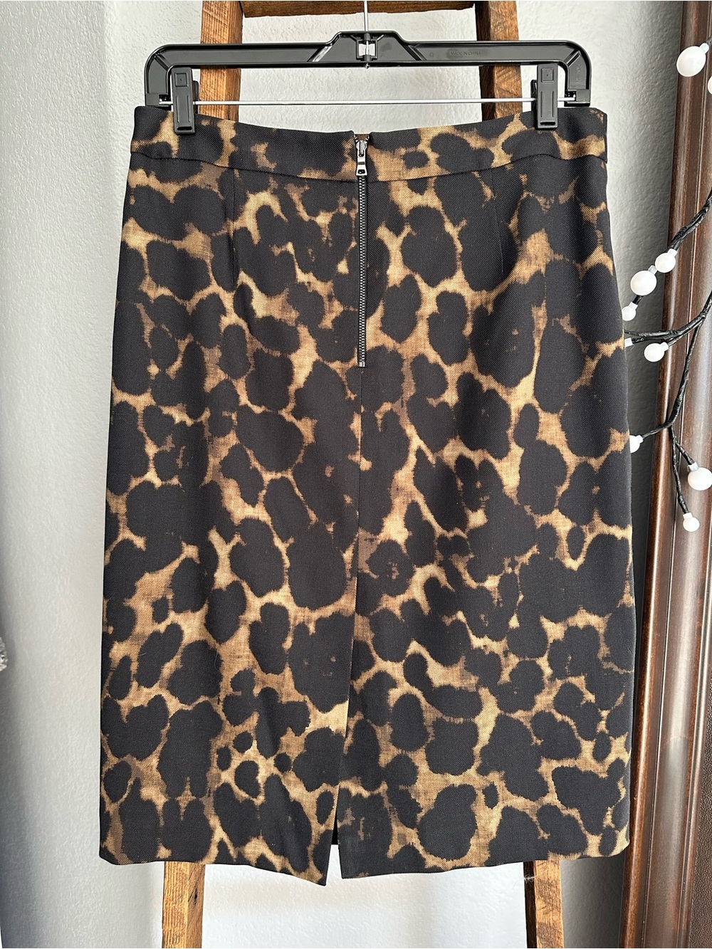 Elie Tahari Leopard-Print Pencil Skirt in Black and Brown, size 8 - Picture 6 of 15